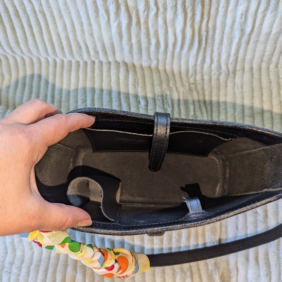 Elegant Black Michael Green Leather Shoulder Bag - Picture 7 of 8